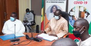 Signature-convention-Fondation-Sonatel-et-Ministere-Sante-Senegal-_-bourses-de-specialisation-en-medecine--1080x550
